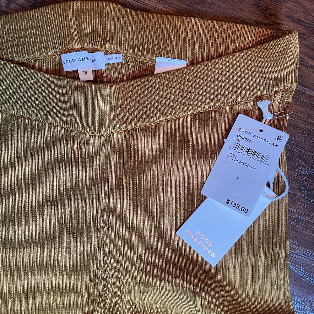 🩷NWT GOOD AMERICAN Gold Plated Boss Flare Pants, Size 3 - Picture 2 of 5